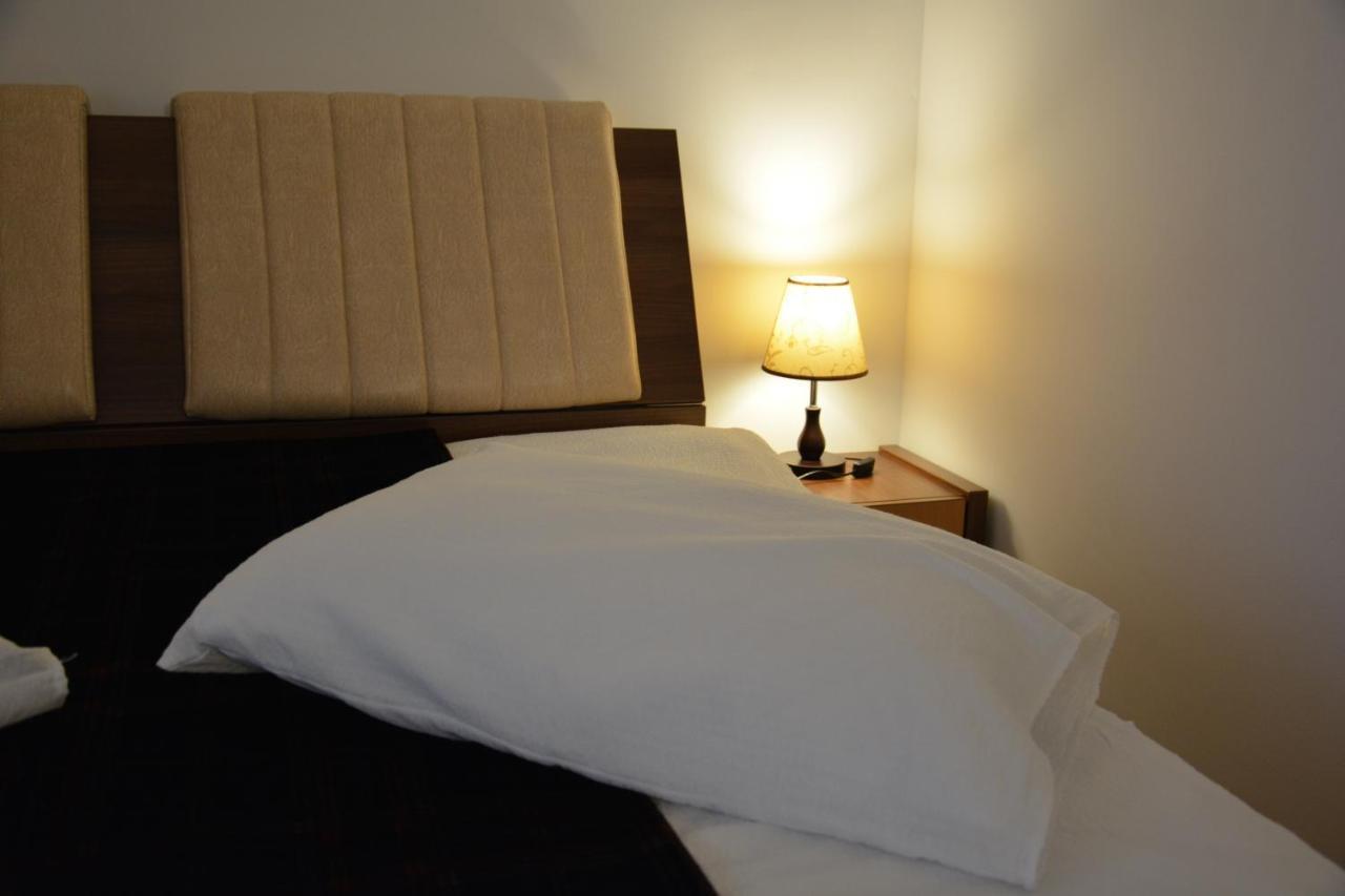 Casa Leu Hotel Curtea De Arges Ngoại thất bức ảnh